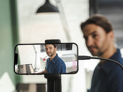 A view of the Yamaha Rec'n'Share app icon and a person taking a smartphone video of them playing