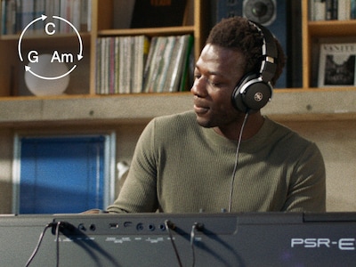 PSR-E483 - Image de présentation de la fonction Auto Chord Play (Jeu automatique d'accords)