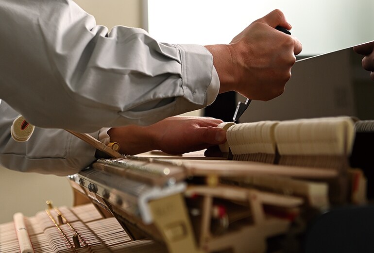 Image descriptive du processus d'harmonisation par un artisan