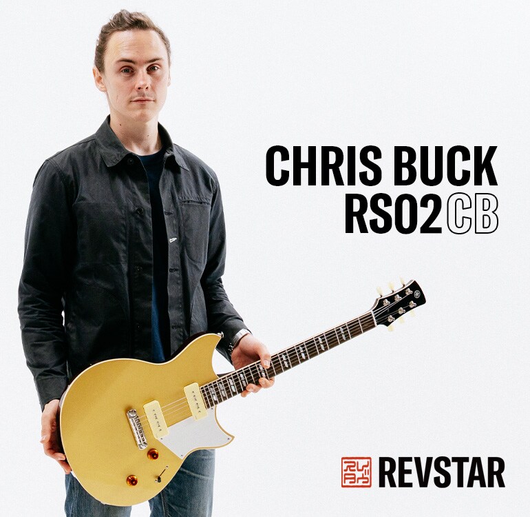 Chris Buck avec sa guitare Revstar RS02CB Signature