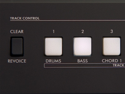 PSR-E483 - Image de présentation de la fonction Track Control (Commande de piste)