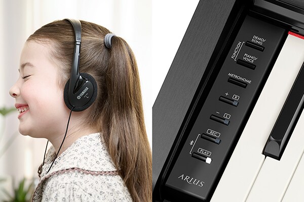 Jeu sur un piano ARIUS avec un casque, et image du panneau de commande