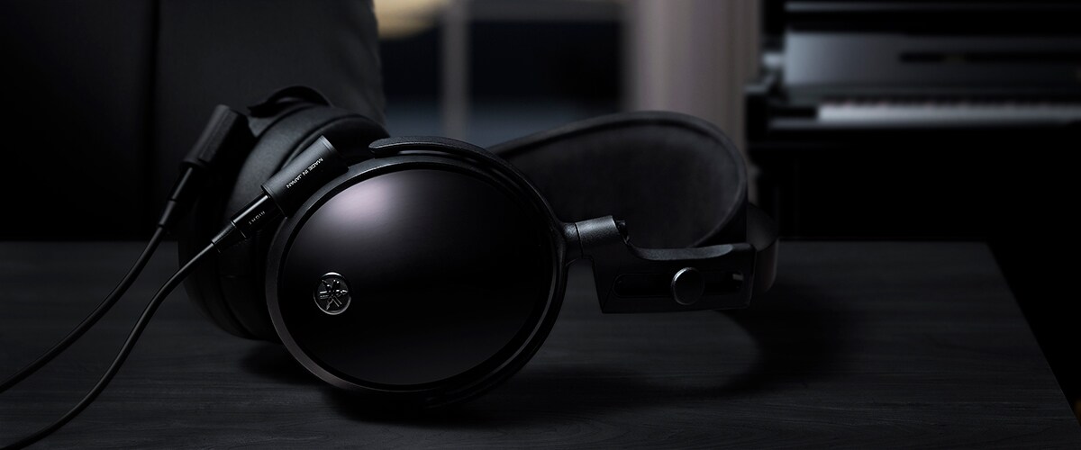 Scene image of YH-C3000 headphones put on top of desk