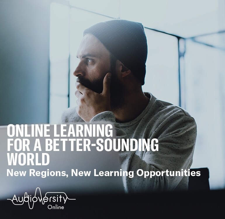 Image clé pour Audioversity Online : un homme avec une expression sérieuse qui porte un bonnet.