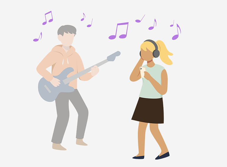 Femme appréciant d'écouter attentivement les phrases musicales de chaque instrument tout en ajustant leur volume dans l'application d'entraînement musical Extrack