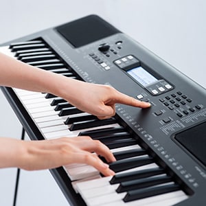 Pack Yamaha PSR-E373 - Clavier arrangeur 61 notes + Stand + Casque -  Cdiscount Instruments de musique