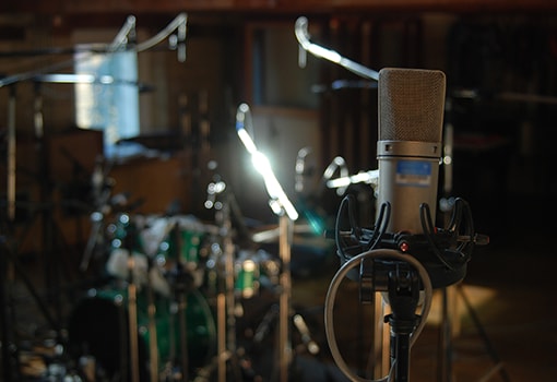 Image of a drum set and the microphones that record it
