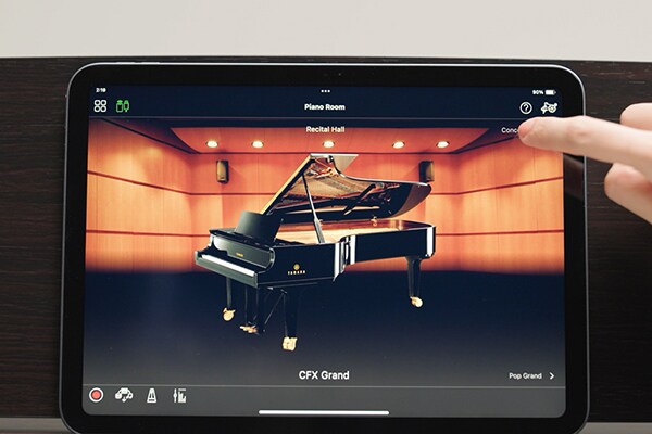 Un écran de tablette montrant l'application Smart Pianist en cours d'utilisation